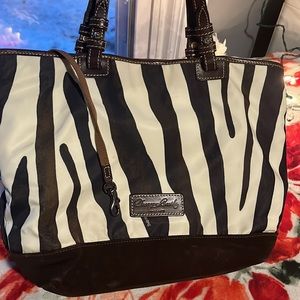 DOONEY & BOURKE tote LIKE NEW